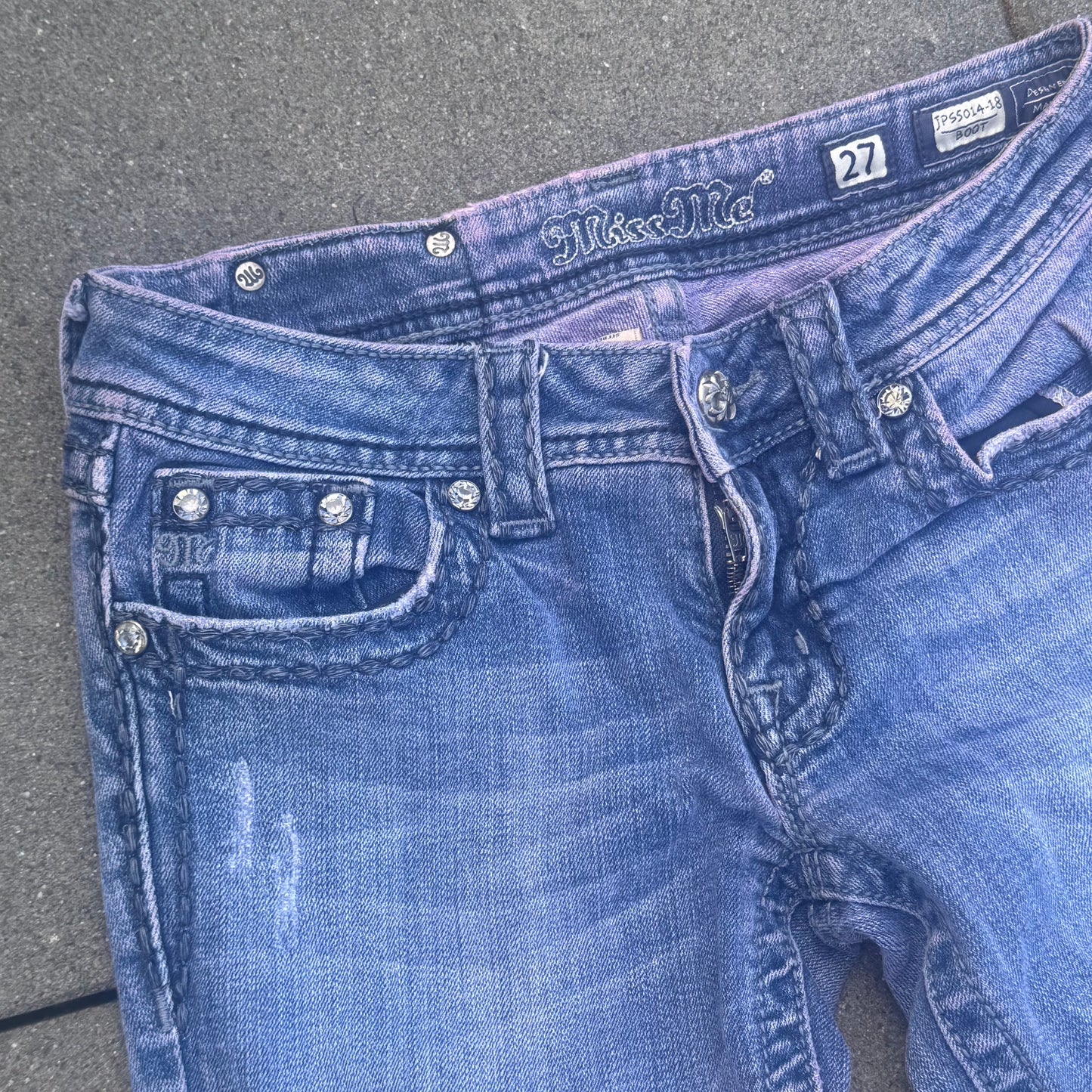 Miss Me y2k bootcut pink washed jeans – Close-up 5