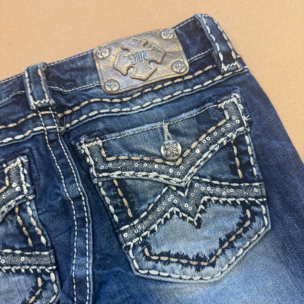 Miss Me Y2K pirate pants – Close-up 3
