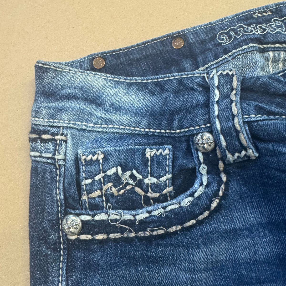 Miss Me Y2K pirate pants – Close-up 5