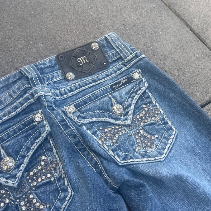 Detailansicht: Sourced limited accessories and clothes Miss Me y2k slim low waist jeans – Logo, Nähte oder Material