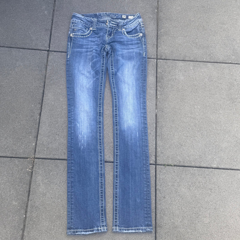 Detailansicht: Sourced limited accessories and clothes Miss Me y2k slim low waist jeans – Logo, Nähte oder Material