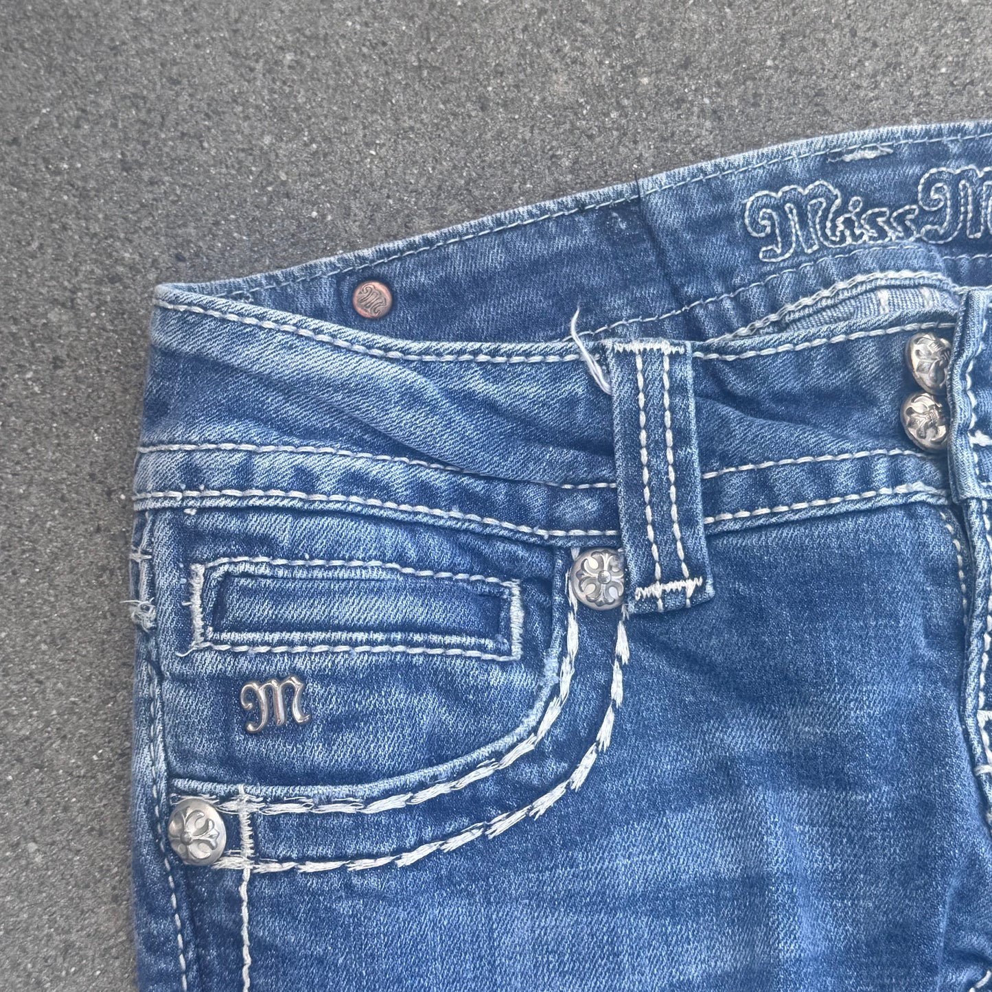 Miss Me y2k slim low waist jeans – Close-up 6