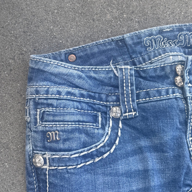 Detailansicht: Sourced limited accessories and clothes Miss Me y2k slim low waist jeans – Logo, Nähte oder Material