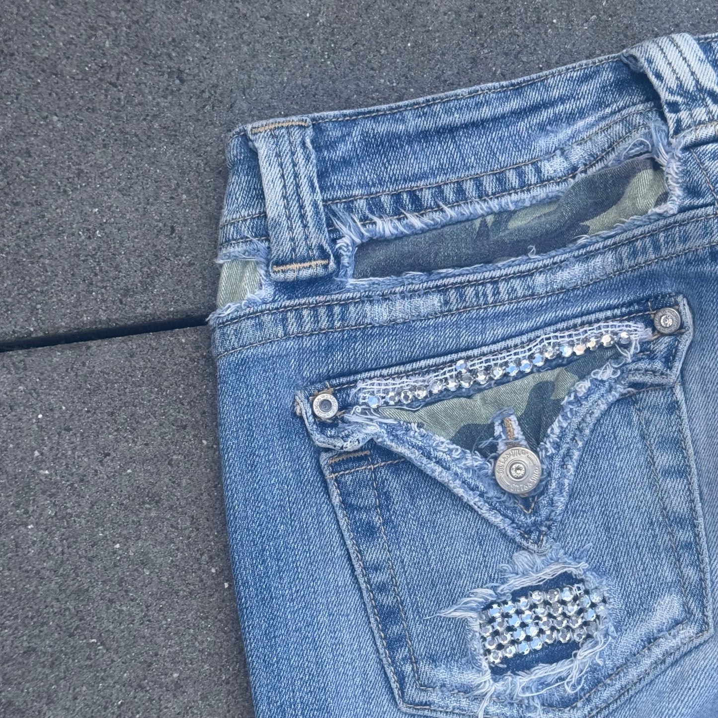 Miss Me y2k straight bootcut jeans – Close-up 2