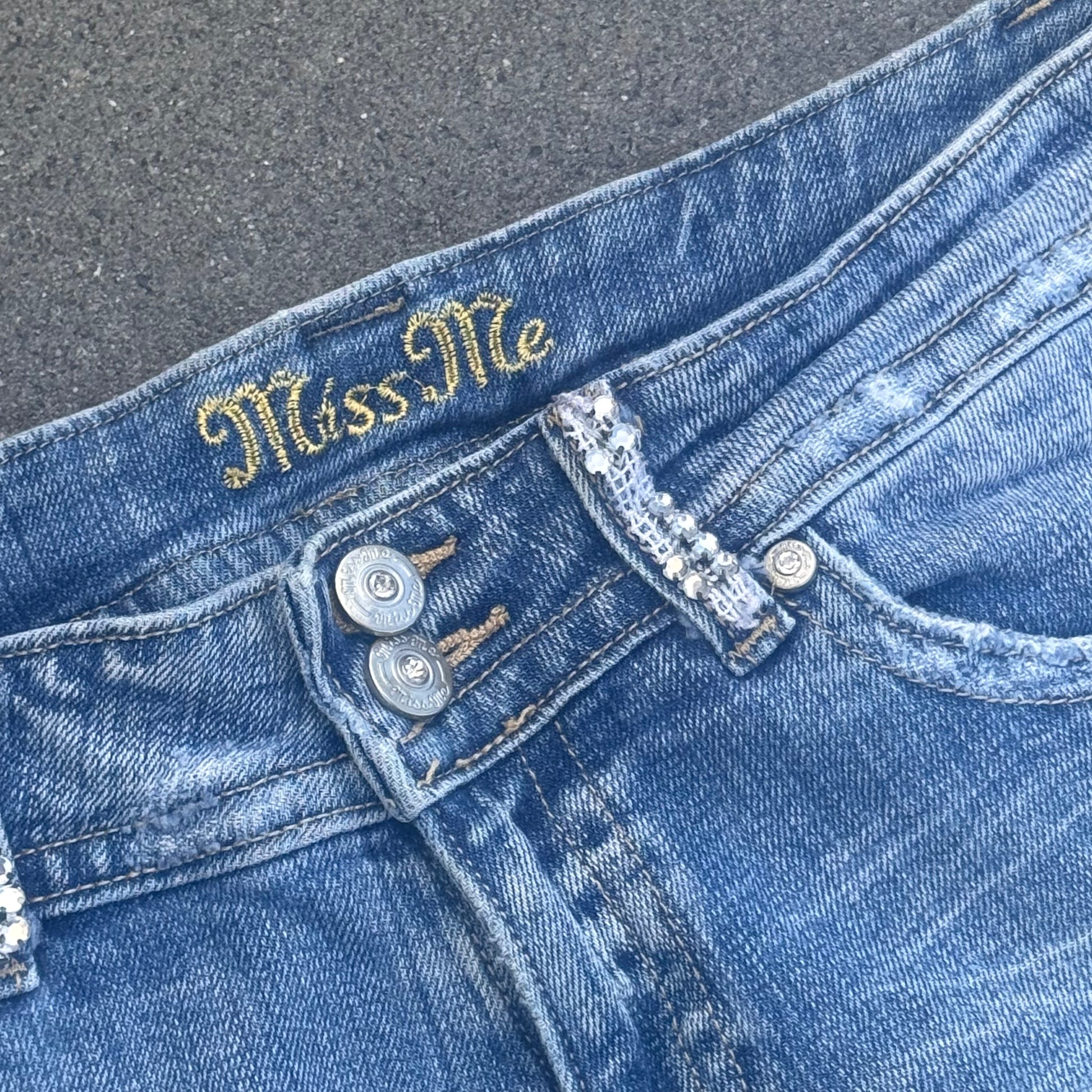 Miss Me y2k straight bootcut jeans – Close-up 6