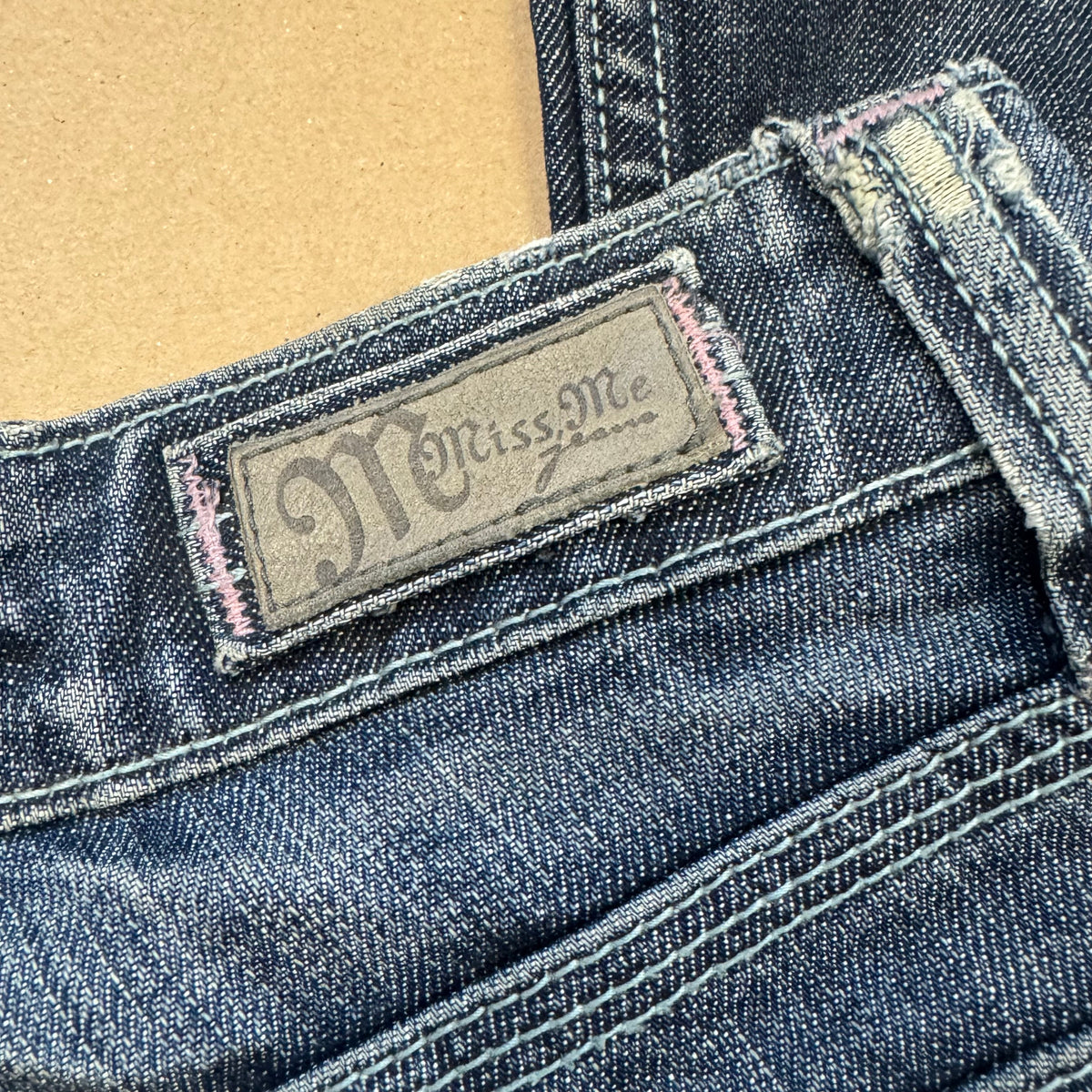 Miss Me Y2K vintage low waist jeans – Close-up 4