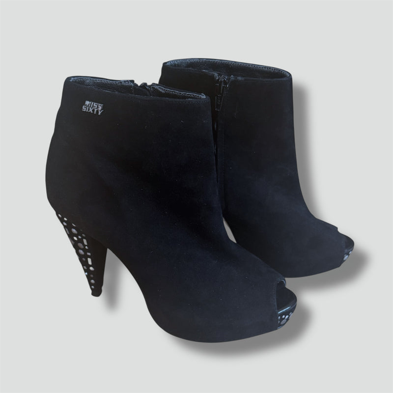 Sourced limited accessories and clothes Miss Sixty black high heels with silver details – Secondhand Streetwear
