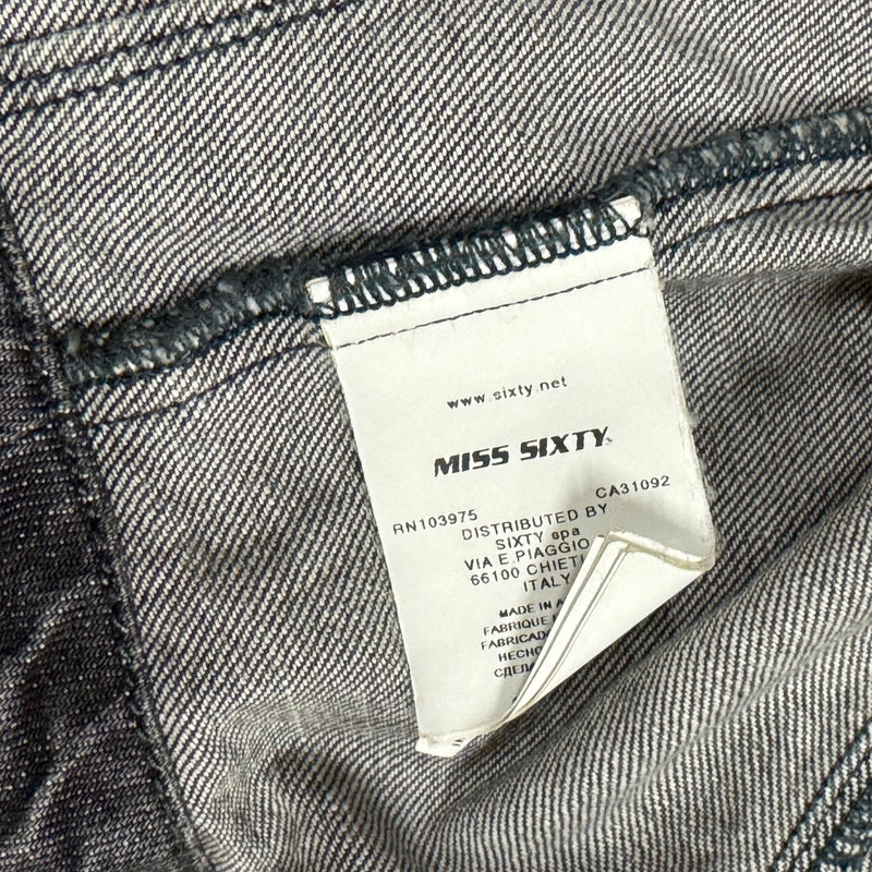 Detailansicht: Sourced limited accessories and clothes Miss Sixty denim vest – Logo, Nähte oder Material