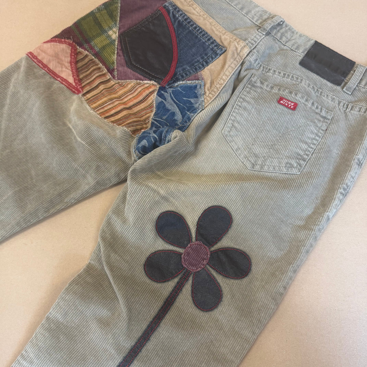 Miss Sixty "Love" Y2K floral wide leg pants – Close-up 5