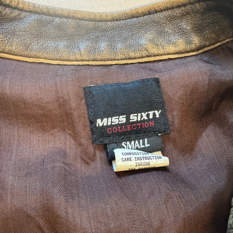 Detailansicht: Sourced limited accessories and clothes Miss Sixty stylish women's leather jacket – Logo, Nähte oder Material