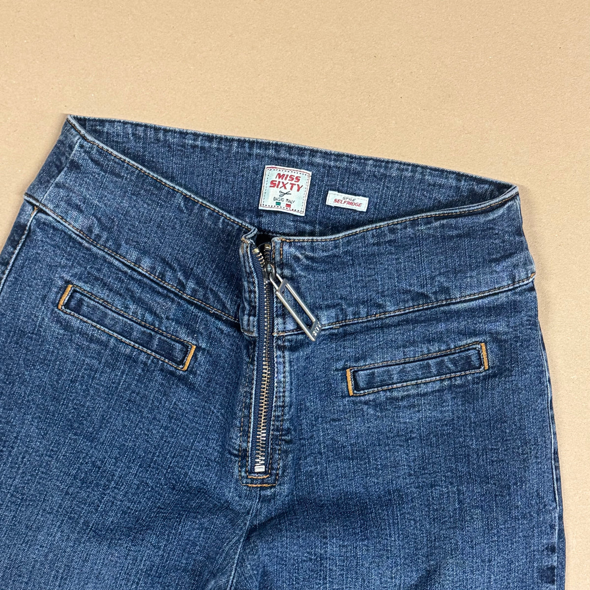 Miss Sixty Y2K bootcut jeans – Close-up 1