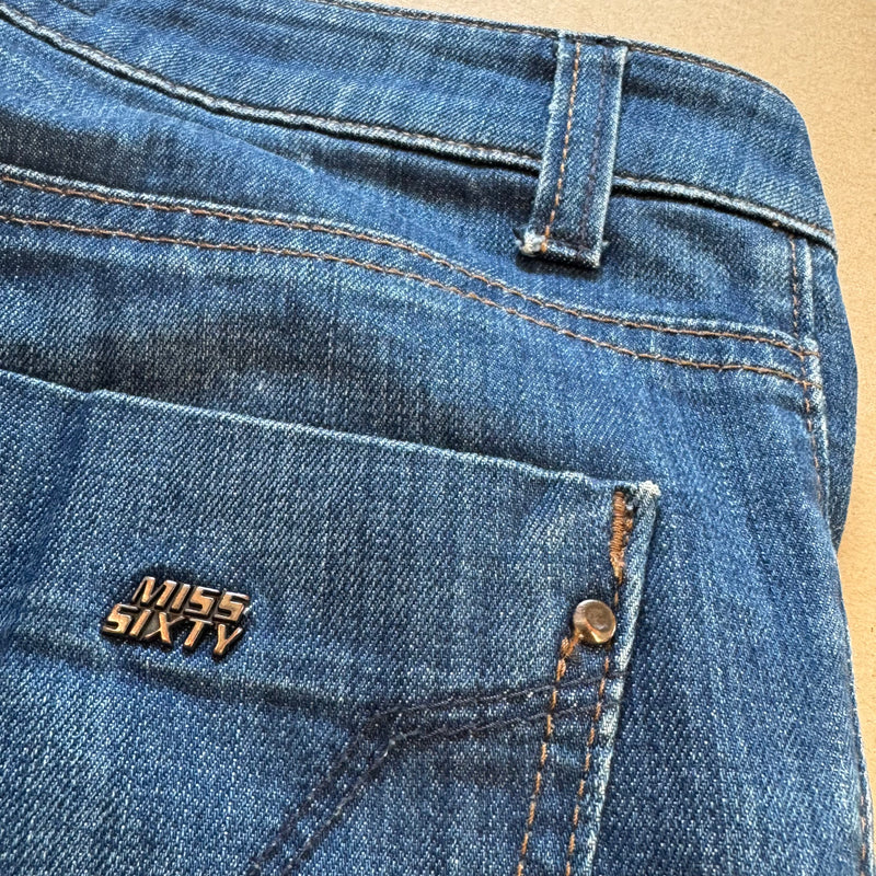 Detailansicht: Sourced limited accessories and clothes Miss Sixty Y2K Wide leg jeans – Logo, Nähte oder Material