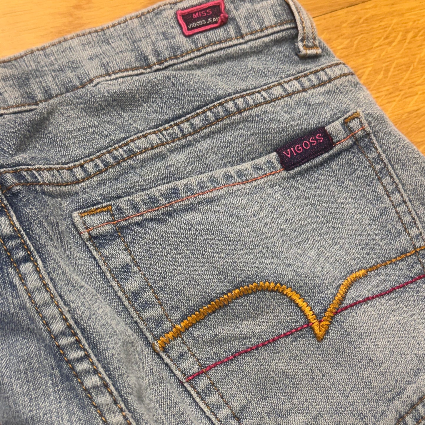 Miss Vigoss bootcut y2k retro jeans – Close-up 3