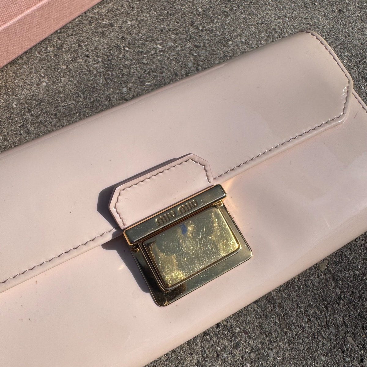Miu Miu vintage leather wallet – Close-up 2