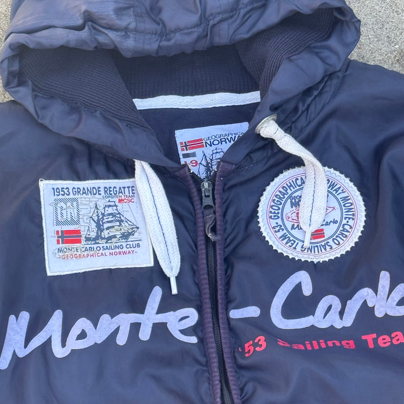 Detailansicht: Sourced limited accessories and clothes Monte Carlo sailing club soft jacket – Logo, Nähte oder Material