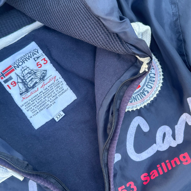 Detailansicht: Sourced limited accessories and clothes Monte Carlo sailing club soft jacket – Logo, Nähte oder Material