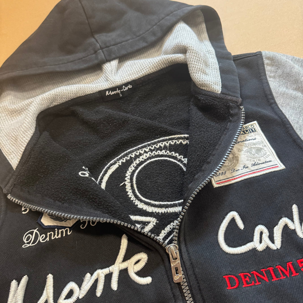 Monte Carlo vintage zip-up hoodie – Close-up 2