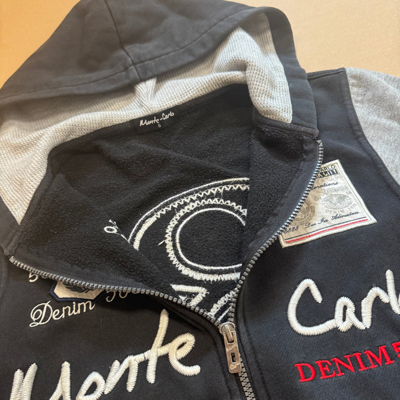 Detailansicht: Sourced limited accessories and clothes Monte Carlo vintage zip-up hoodie – Logo, Nähte oder Material