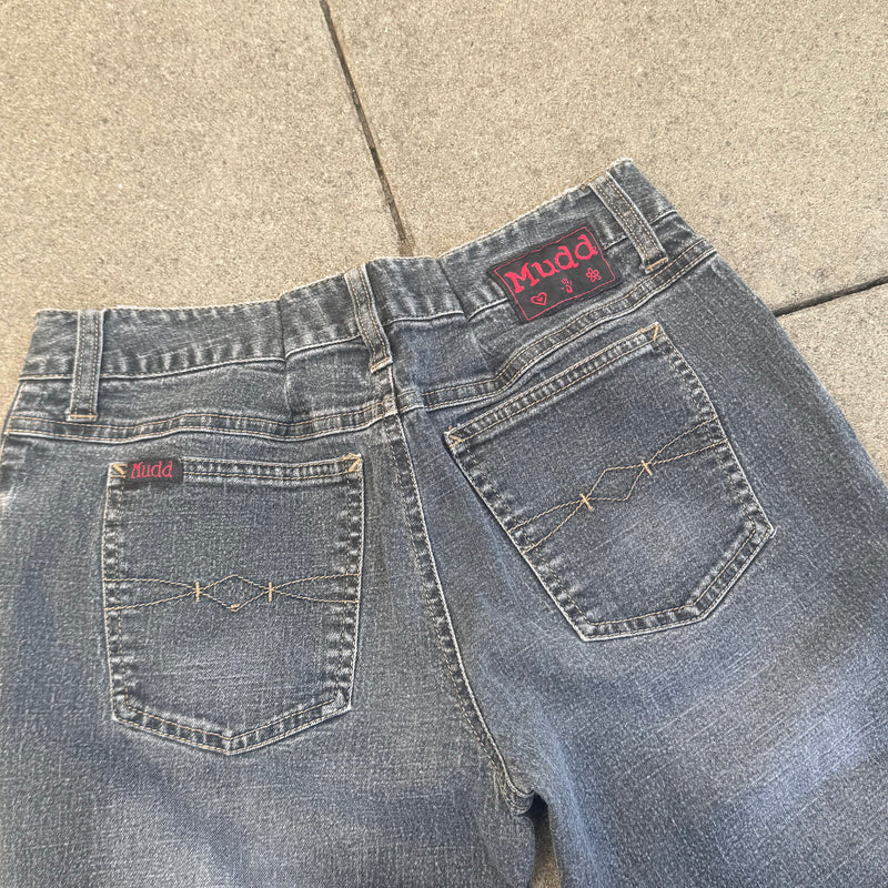 Detailansicht: Sourced limited accessories and clothes Mudd Y2K bootcut retro denim jeans – Logo, Nähte oder Material