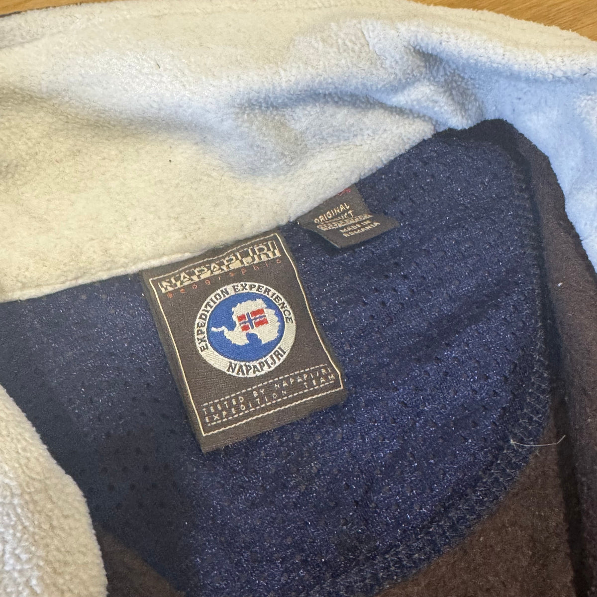 Napapijri brown fleece quarter zip – Close-up 2