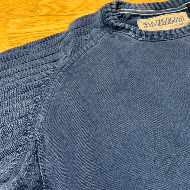 Detailansicht: Sourced limited accessories and clothes Napapijri official bulletin blue sweatshirt – Logo, Nähte oder Material