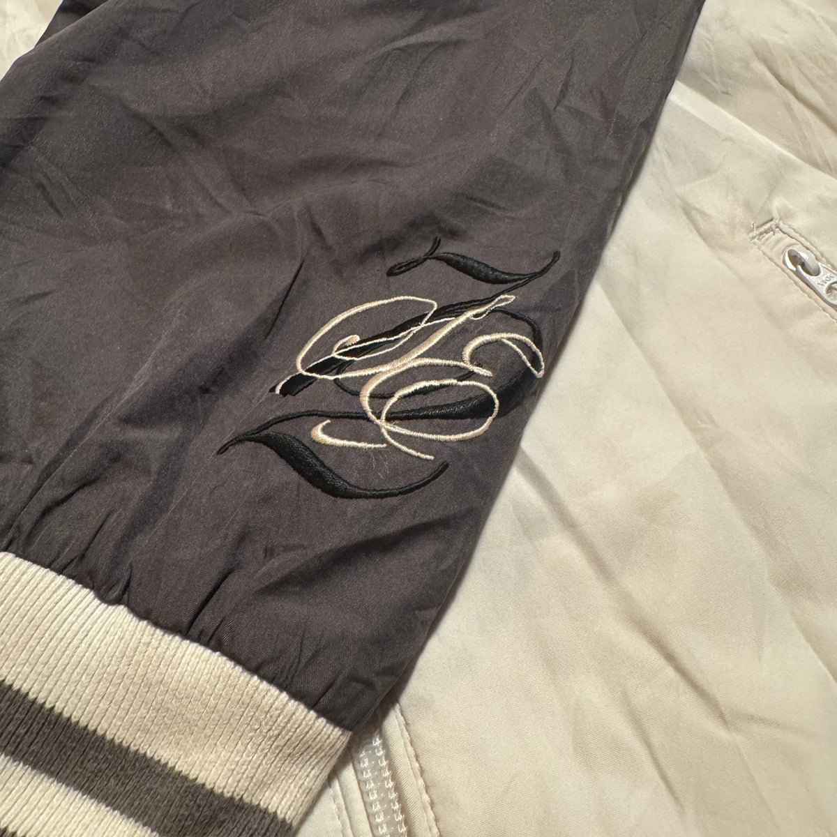 Nike 72 white vintage women’s track jacket – Close-up 3