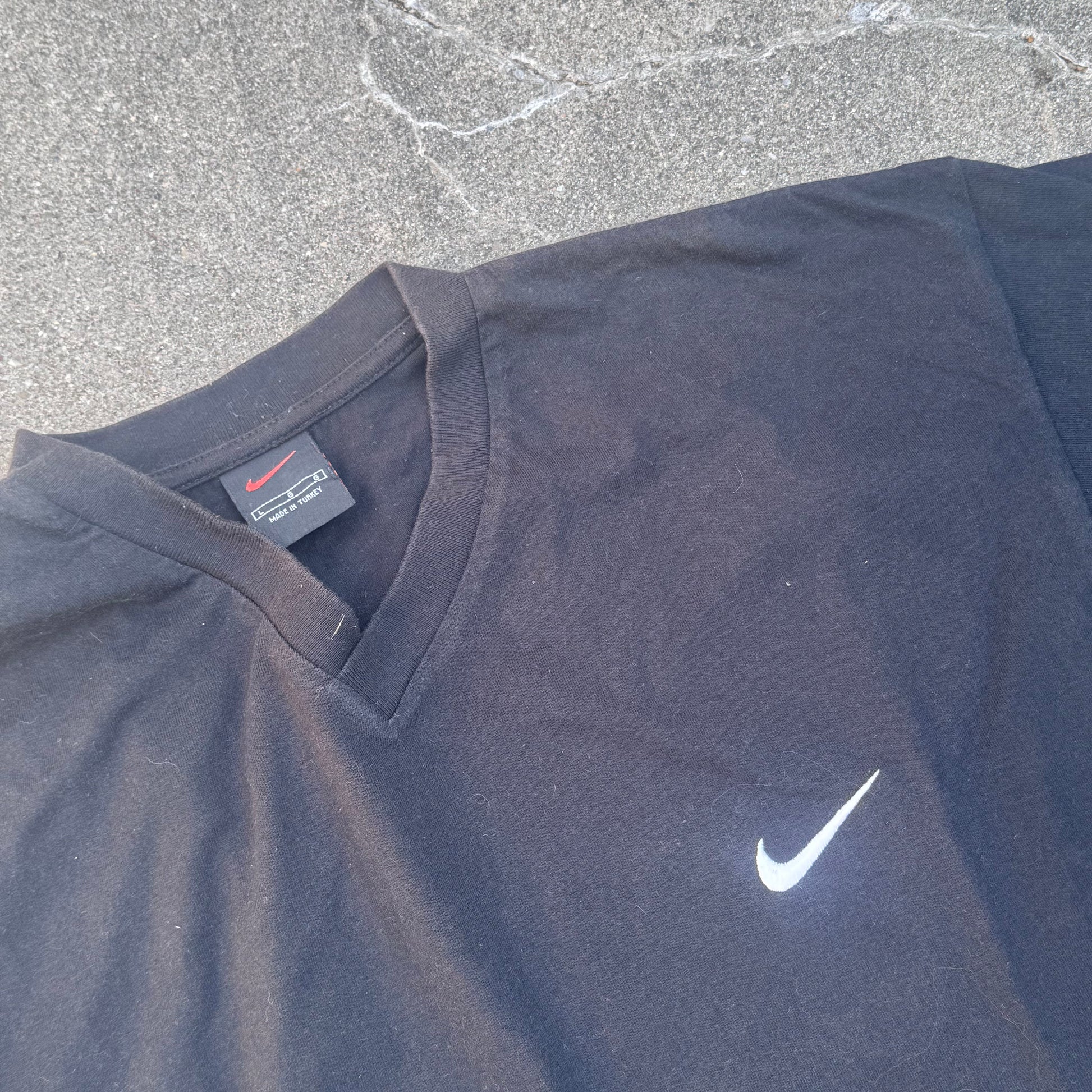 Nike classic black retro T-shirt – Close-up 2