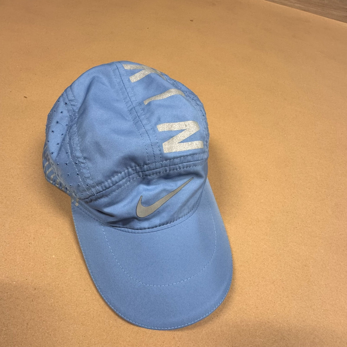 Nike Fly Dri-FIT sky blue sportswear cap – Close-up 1