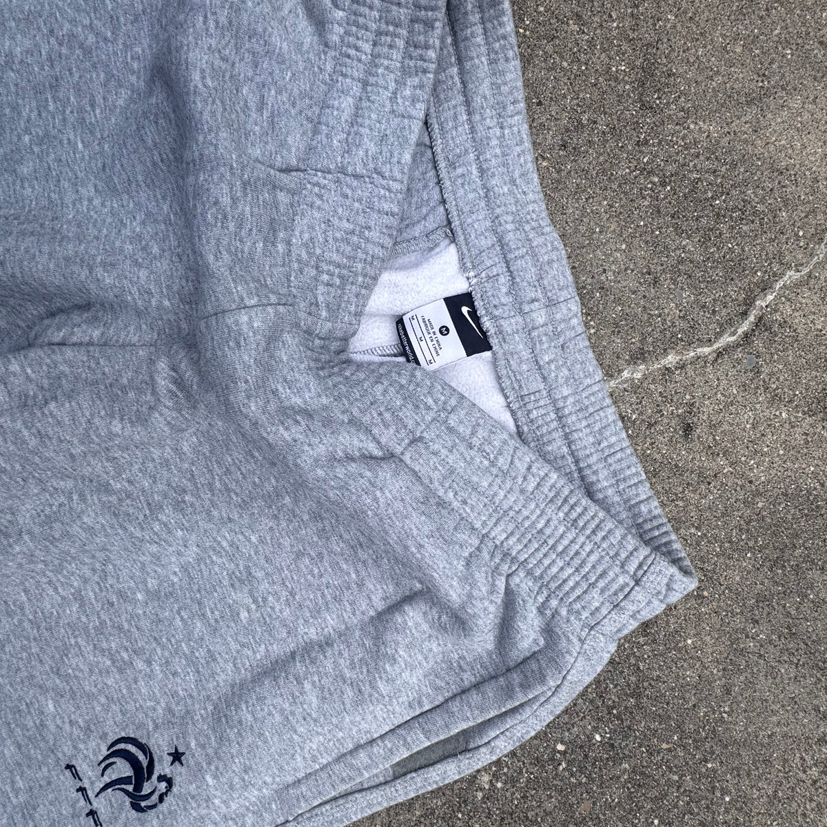 Nike France FFF football sweatpants – Close-up 3