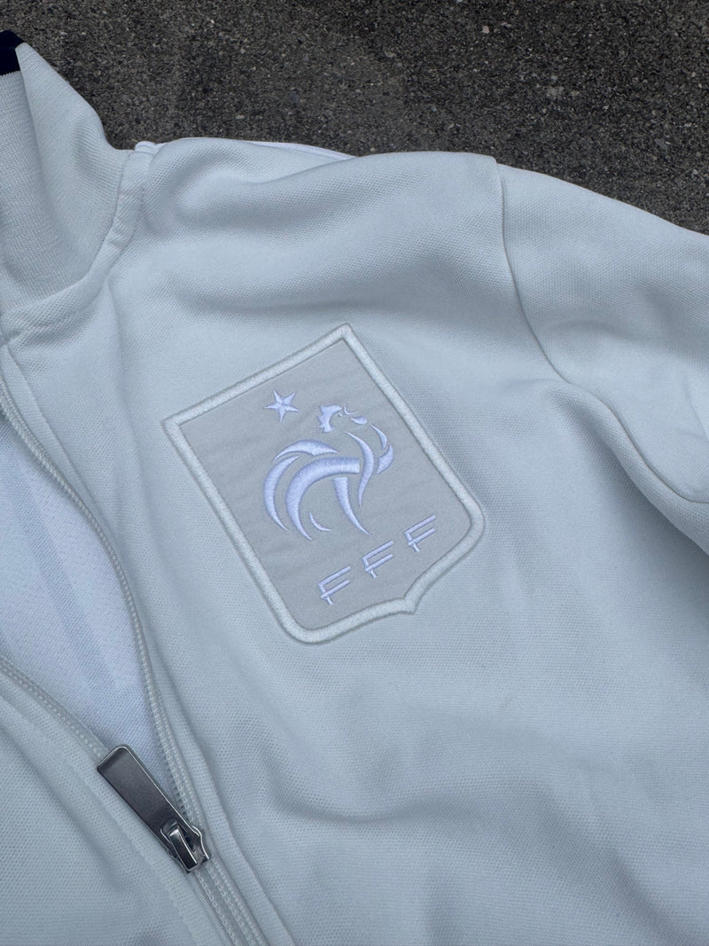 Detailansicht: Sourced limited accessories and clothes Nike France FFF Football white track jacket – Logo, Nähte oder Material