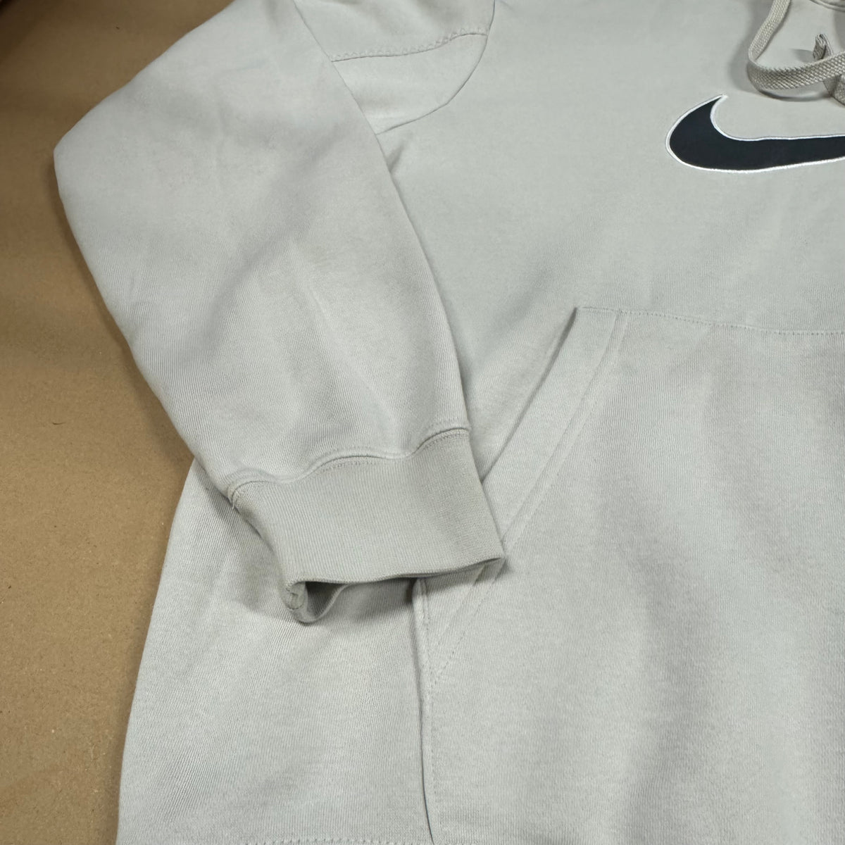 Nike grey streetwear style light hoodie – Close-up 2