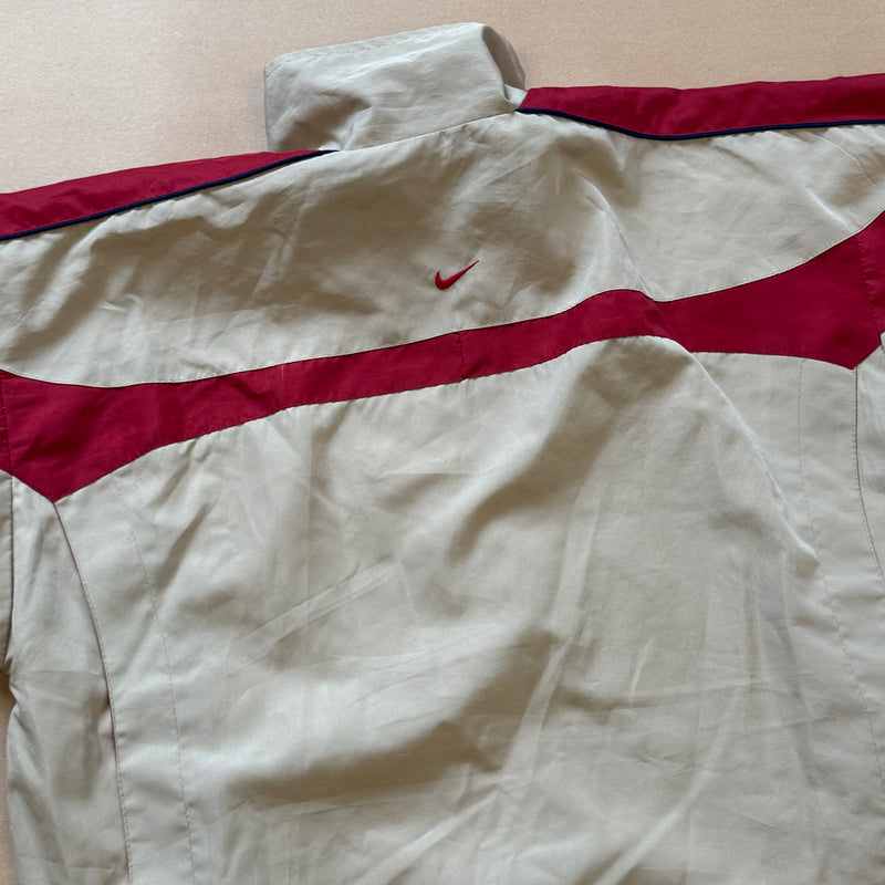 Detailansicht: Sourced limited accessories and clothes Nike raincoat/jacket vintage – Logo, Nähte oder Material