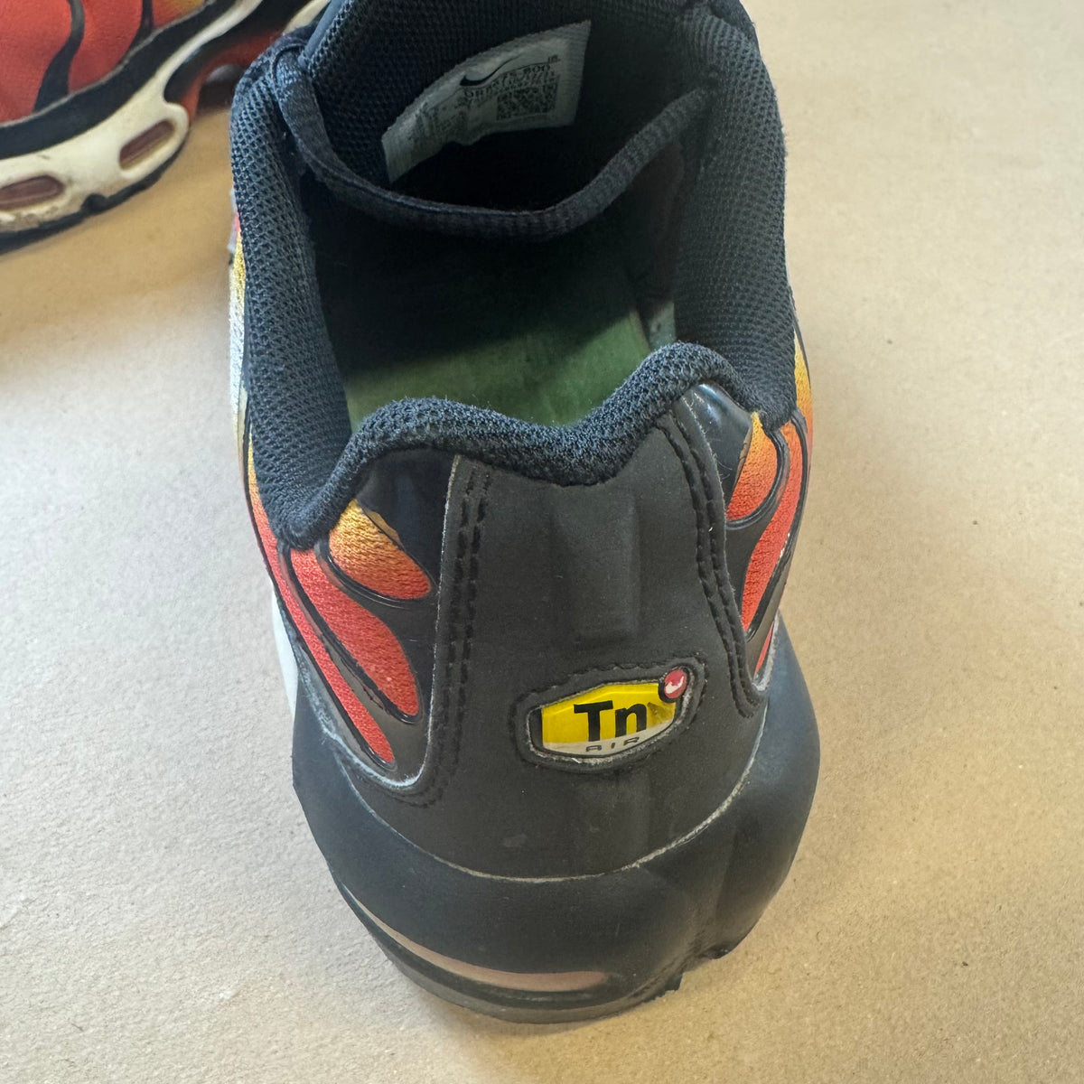 Nike red TN Tigers – Close-up 1