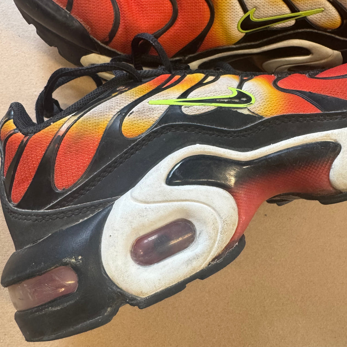 Nike red TN Tigers – Close-up 4