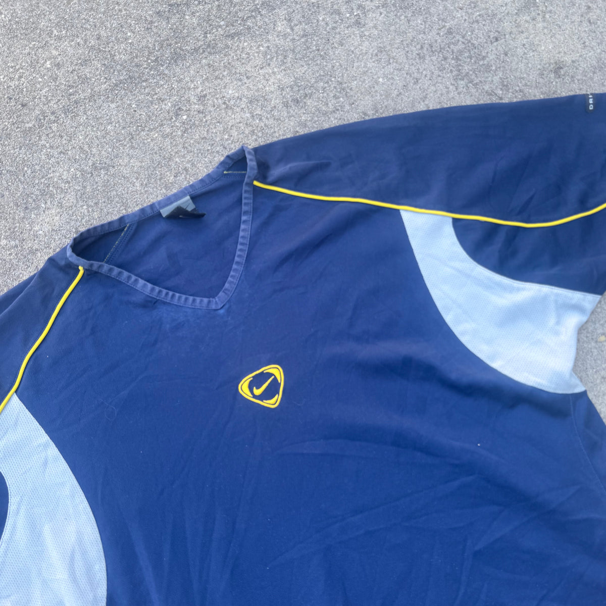 Nike Shox streetwear sports T-shirt – Close-up 1