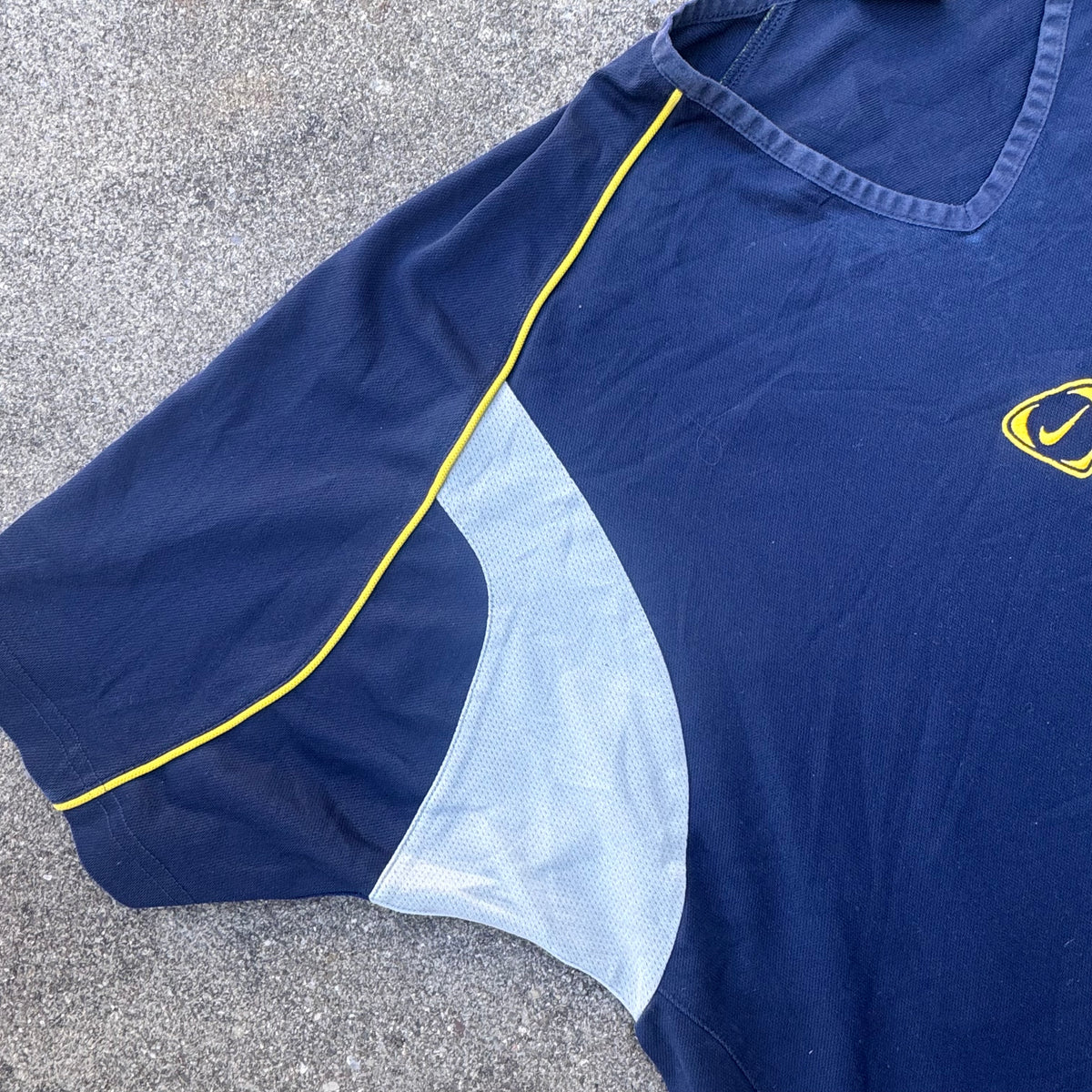 Nike Shox streetwear sports T-shirt – Close-up 2