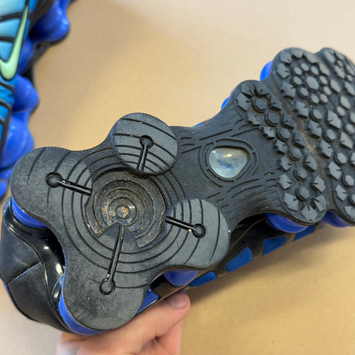 Nike Shox TL Vapor Green Racer Blue – Close-up 2