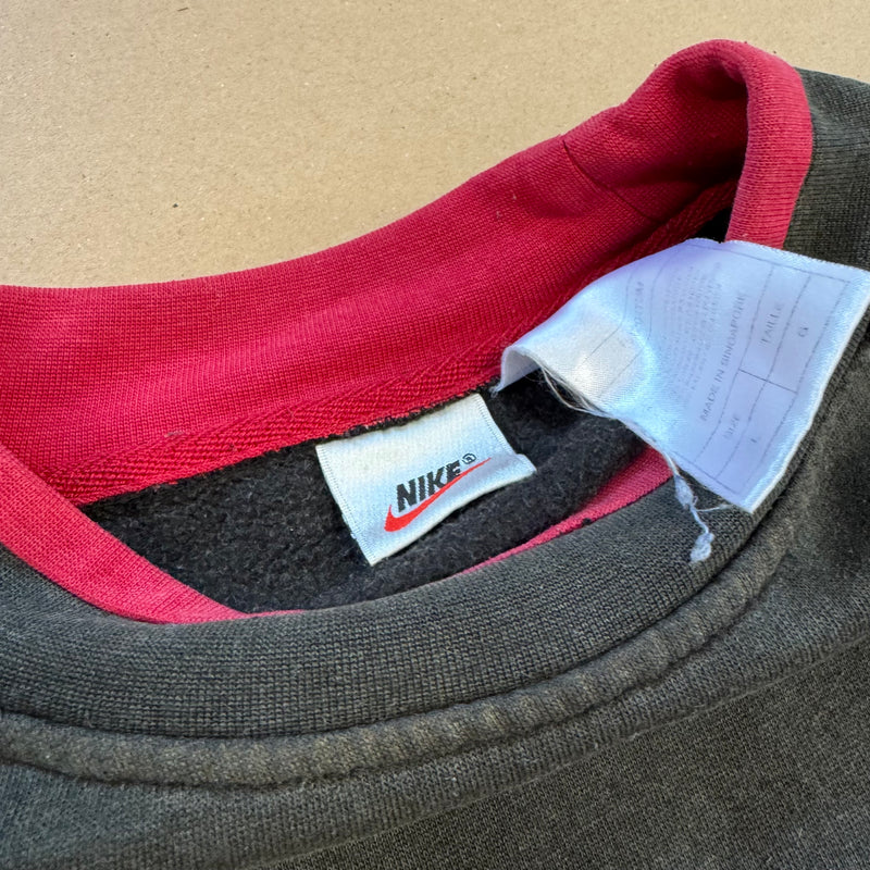 Detailansicht: Sourced limited accessories and clothes Nike Sports & Fitness vintage 90s sweatshirt – Logo, Nähte oder Material