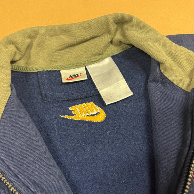 Detailansicht: Sourced limited accessories and clothes Nike sports vintage 90s zip jacket – Logo, Nähte oder Material