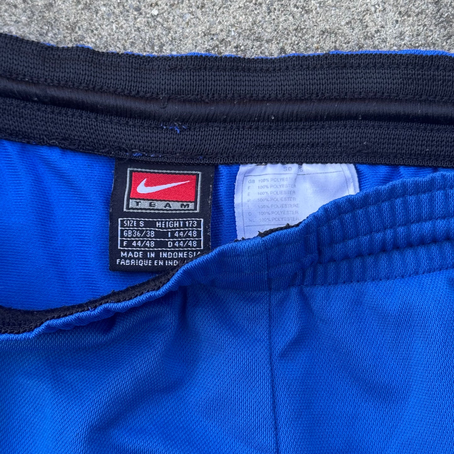 Nike sportswear blue shorts – Close-up 2