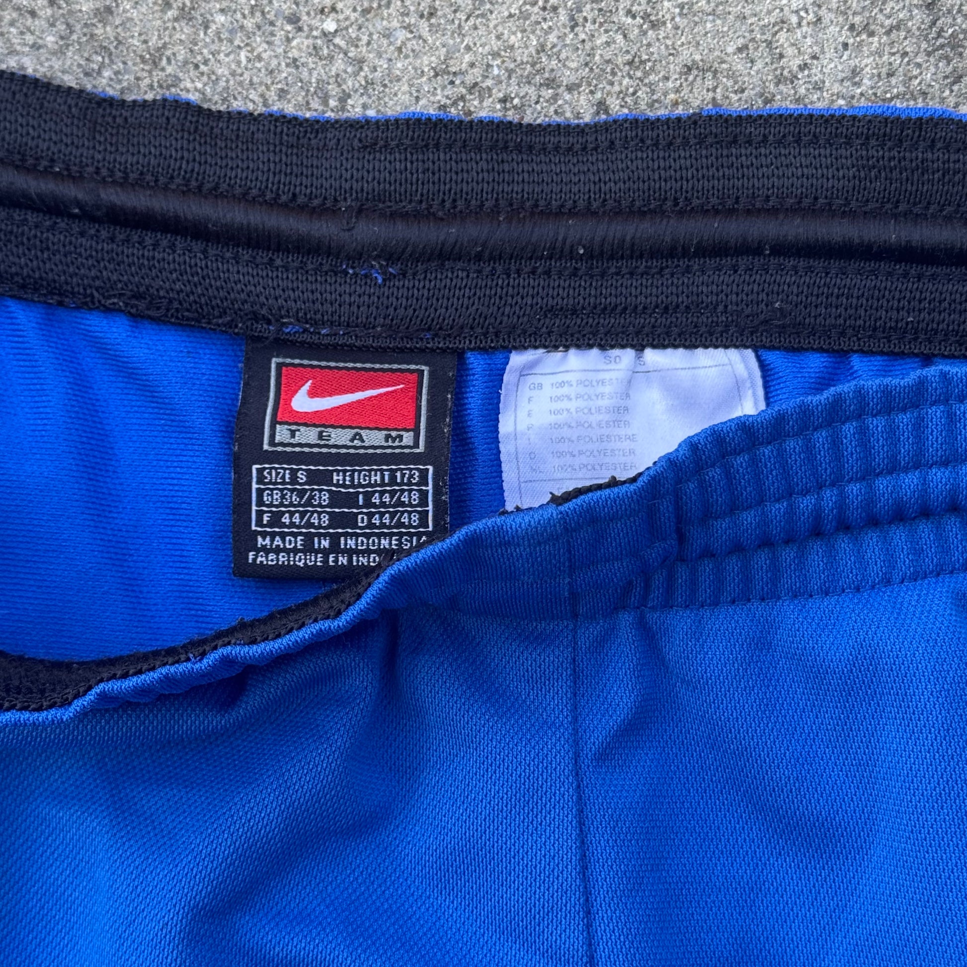 Nike sportswear blue shorts – Close-up 2