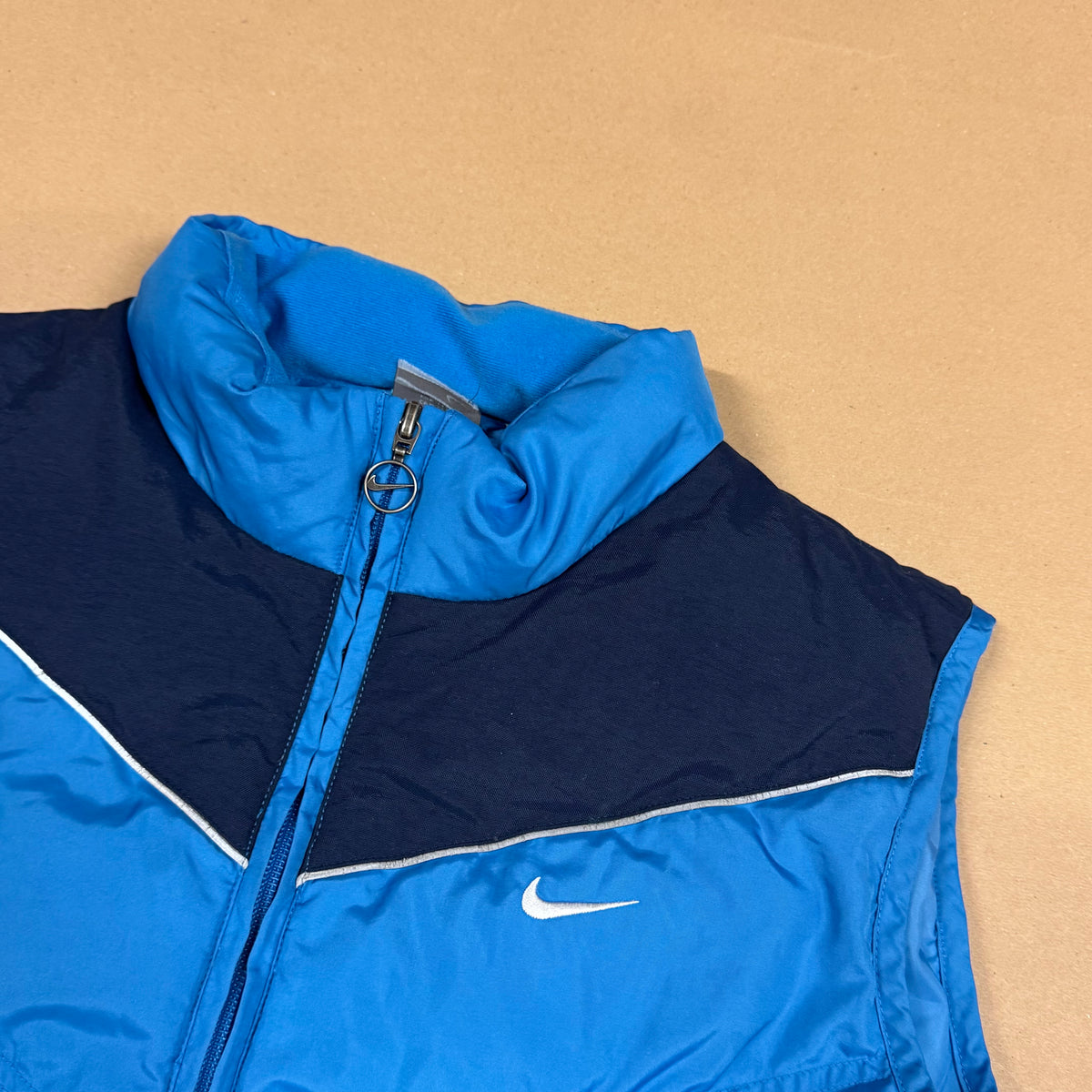 Nike streetwear blue vest – Close-up 1