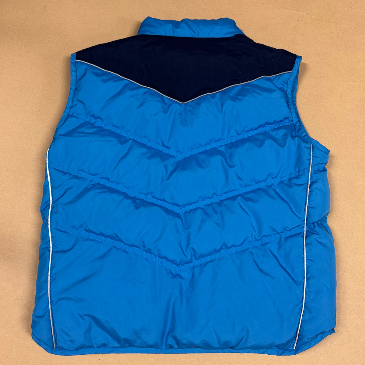 Nike streetwear blue vest – Close-up 3