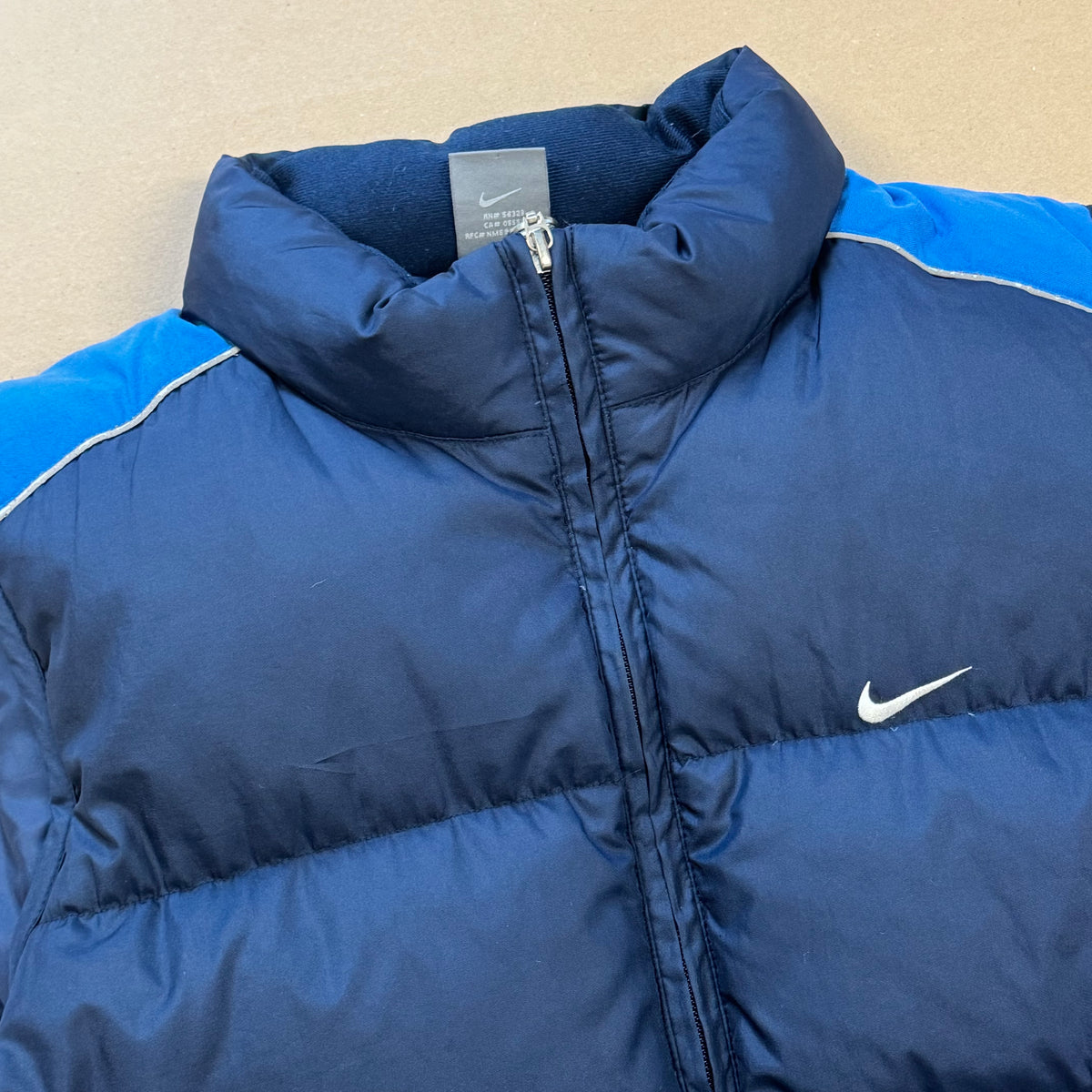 Nike streetwear style blue puffer vest – Close-up 1