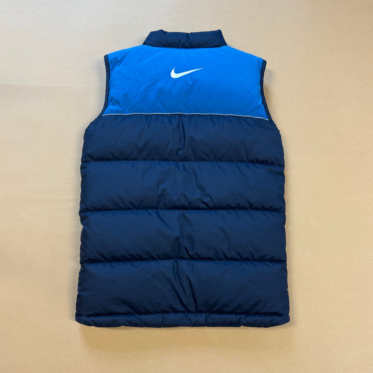 Nike streetwear style blue puffer vest – Close-up 2