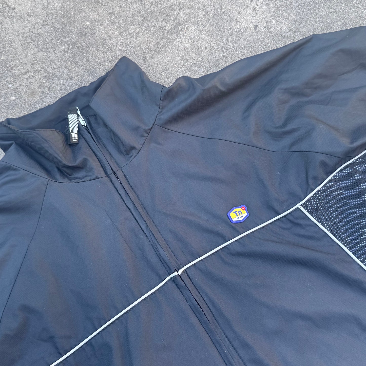 Nike TN black streetwear track jacket – Close-up 4