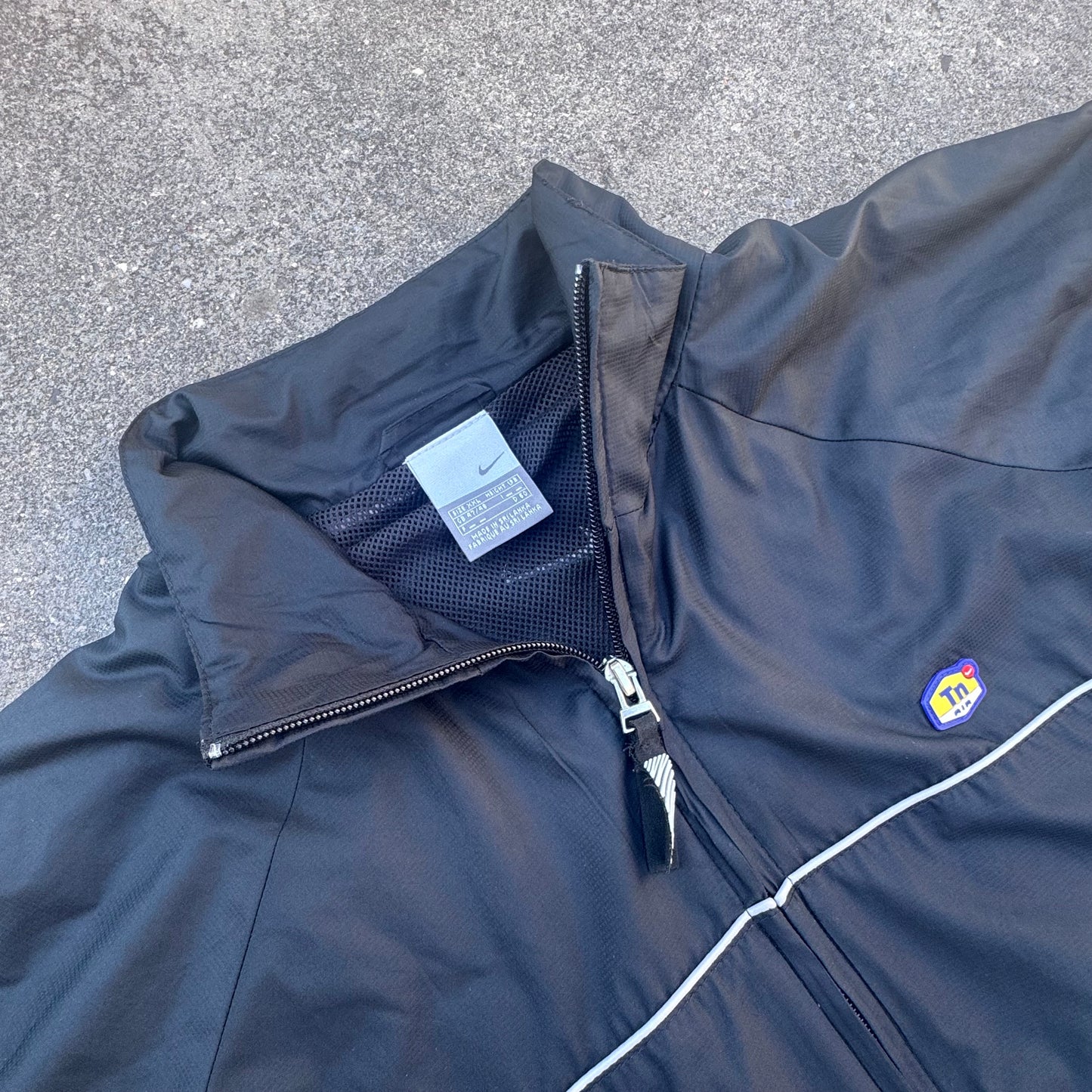 Nike TN black streetwear track jacket – Close-up 5