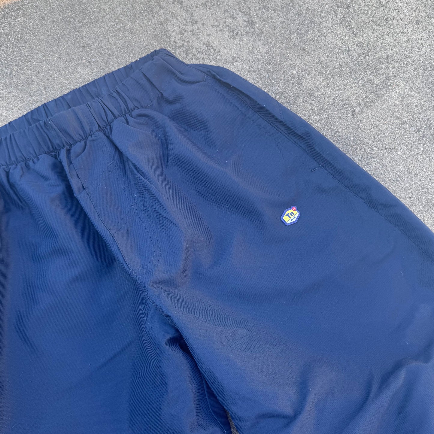 Nike TN blue vintage baggy track pants – Close-up 1