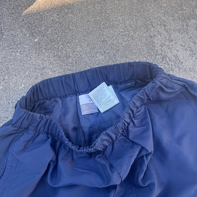 Detailansicht: Sourced limited accessories and clothes Nike TN blue vintage baggy track pants – Logo, Nähte oder Material