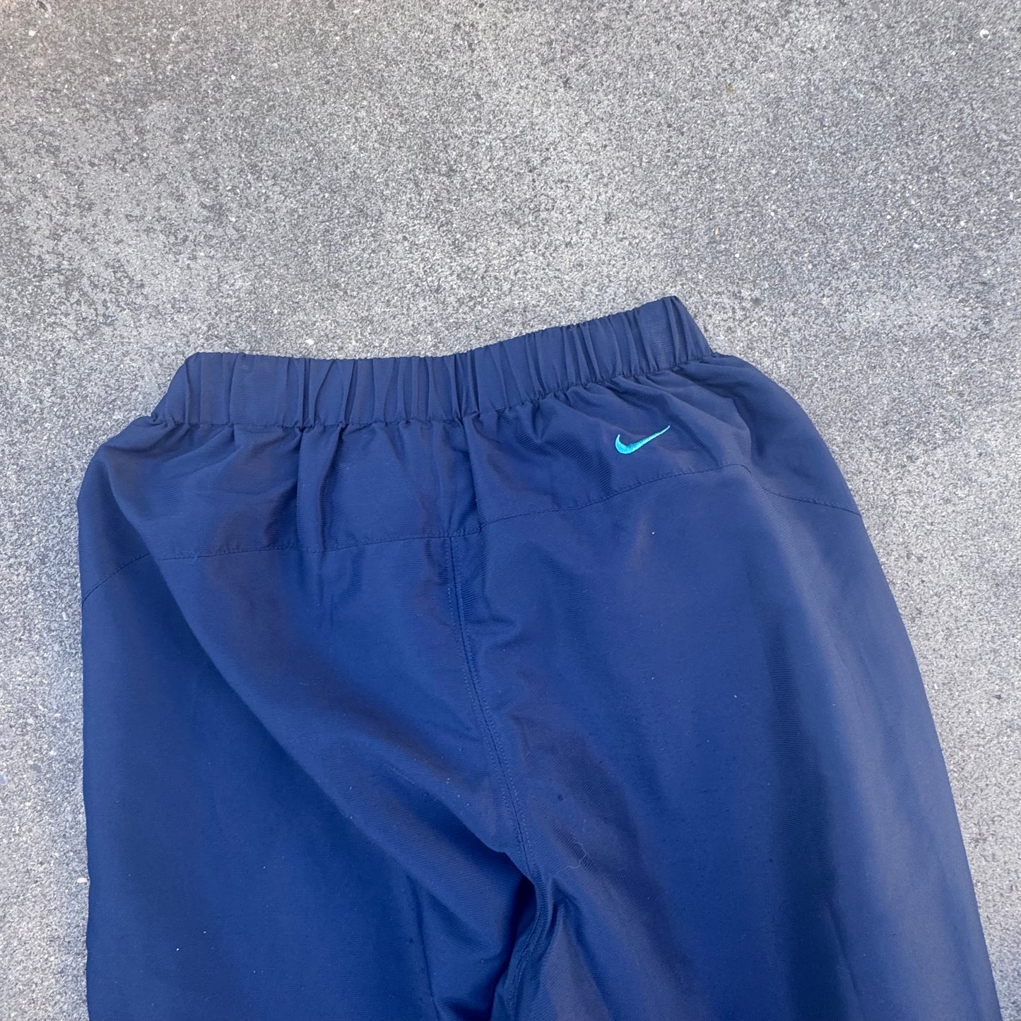 Nike TN blue vintage baggy track pants – Close-up 4